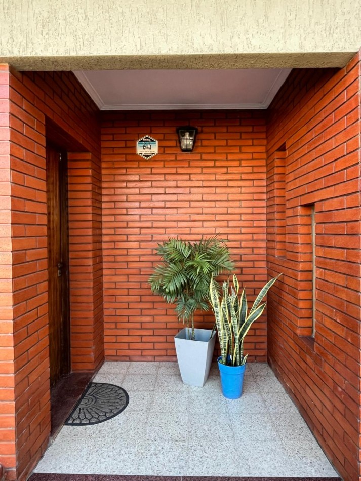 CASA DE CATEGORIA + GALPON IDEAL PARA DESARROLLO/EMPRENDIMIENTO DE TALLER/GIMNASIO/DUPLEX/ETC !! NUEVO INGRESO EN EXCLUSIVA