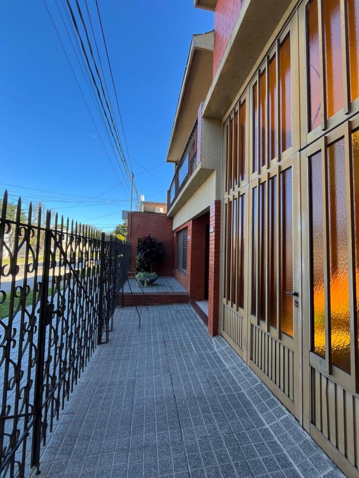 CASA DE CATEGORIA + GALPON IDEAL PARA DESARROLLO/EMPRENDIMIENTO DE TALLER/GIMNASIO/DUPLEX/ETC !! NUEVO INGRESO EN EXCLUSIVA