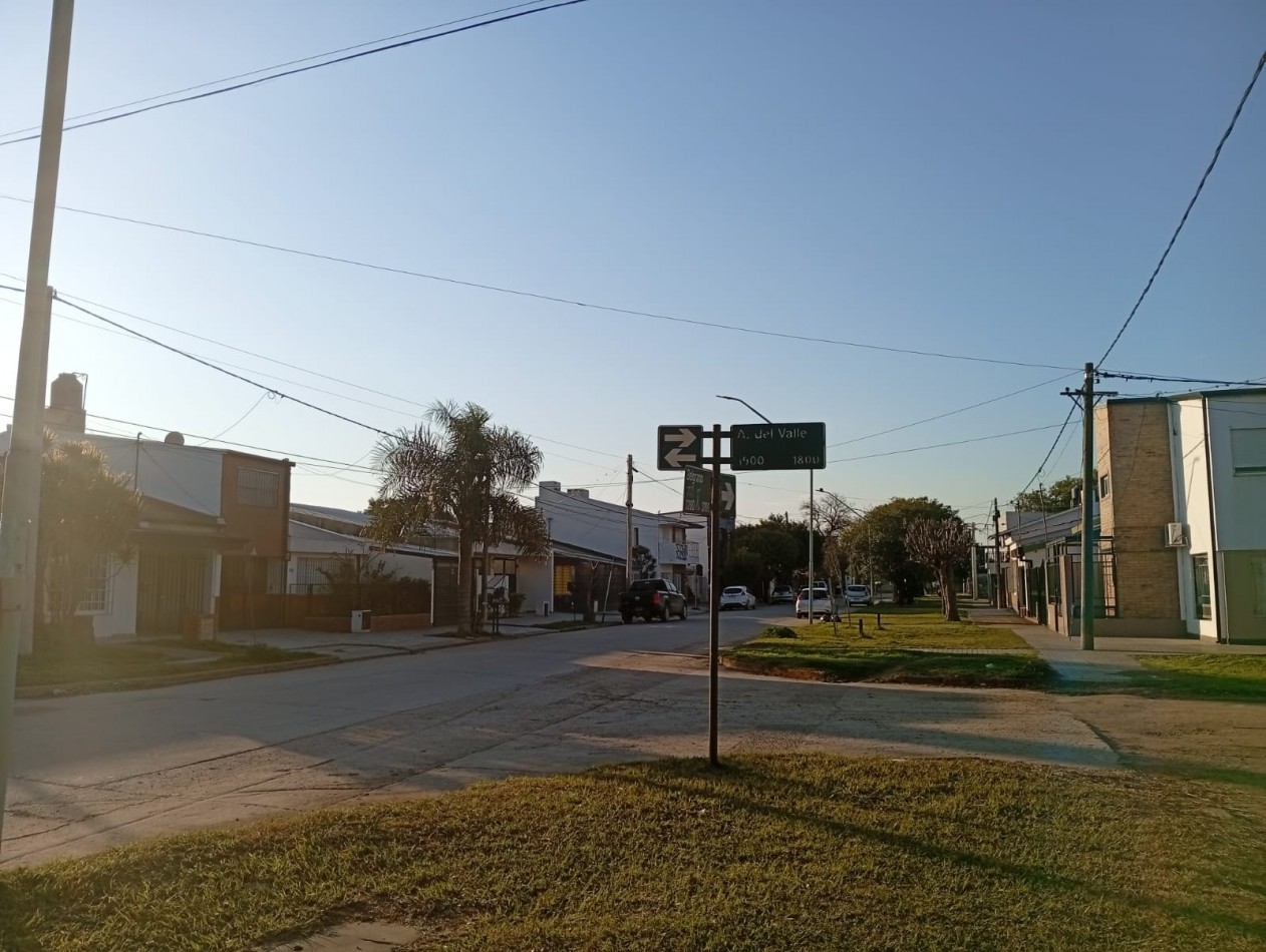 CASA EN SANTO TOME APTA A CREDITO !! TRES DORMITORIOS POSIBLIDAD DE UN CUARTO EXCELENTE UBICACION 