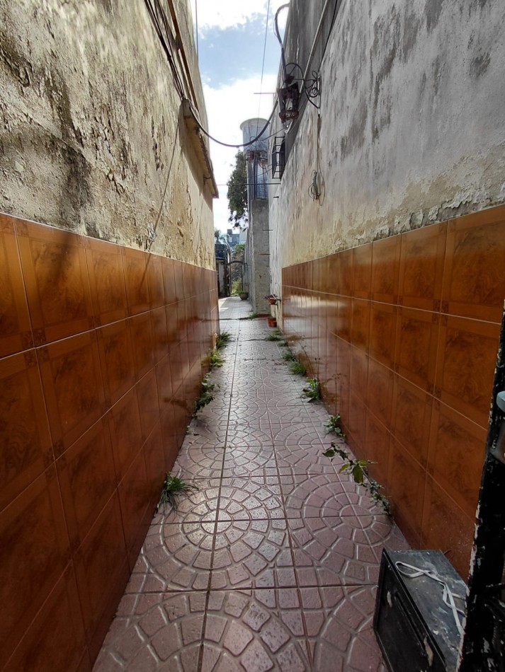 VENTA INTERNO A REFACCIONAR O DEMOLER EN JUNIN AL 3600