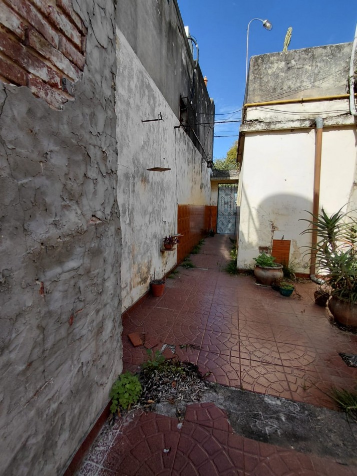 VENTA INTERNO A REFACCIONAR O DEMOLER EN JUNIN AL 3600