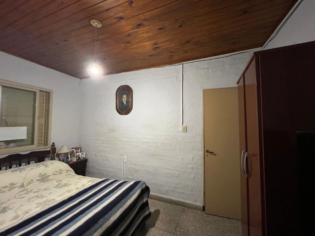 CASA + MONOAMBIENTE A LA VUELTA DE LAS 5 ESQUINAS UBICACION PRIVILEGIADA! OPORTUNIDAD UNICA! APTA A CREDITO!