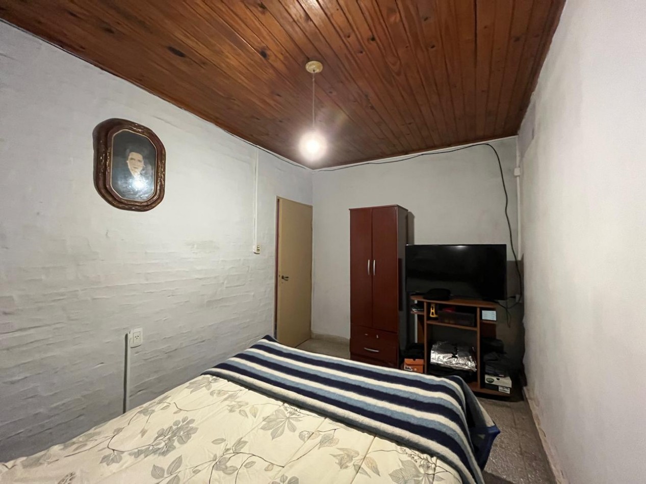 CASA + MONOAMBIENTE A LA VUELTA DE LAS 5 ESQUINAS UBICACION PRIVILEGIADA! OPORTUNIDAD UNICA! APTA A CREDITO!