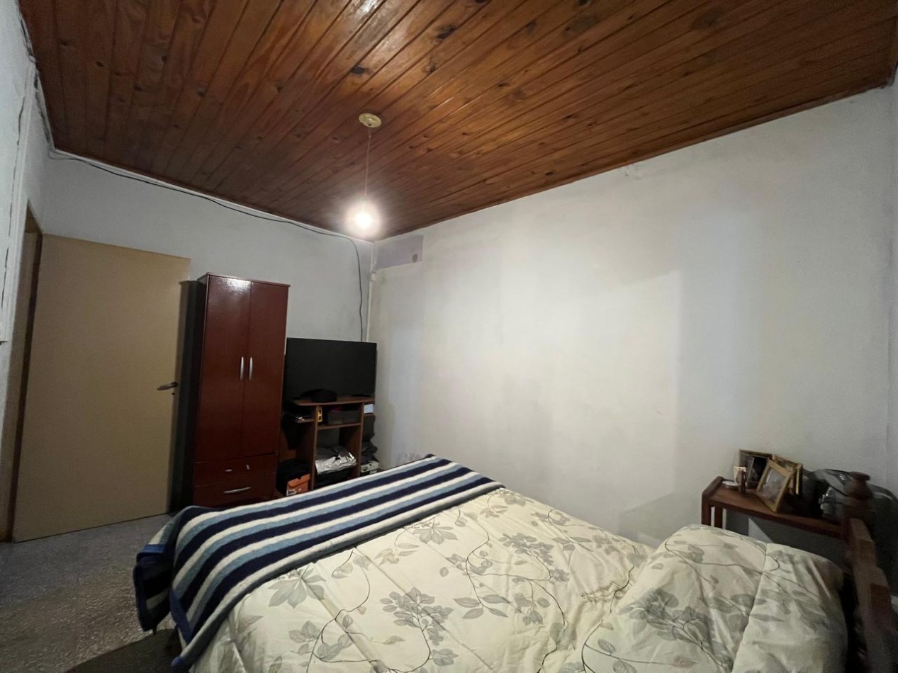 CASA + MONOAMBIENTE A LA VUELTA DE LAS 5 ESQUINAS UBICACION PRIVILEGIADA! OPORTUNIDAD UNICA! APTA A CREDITO!