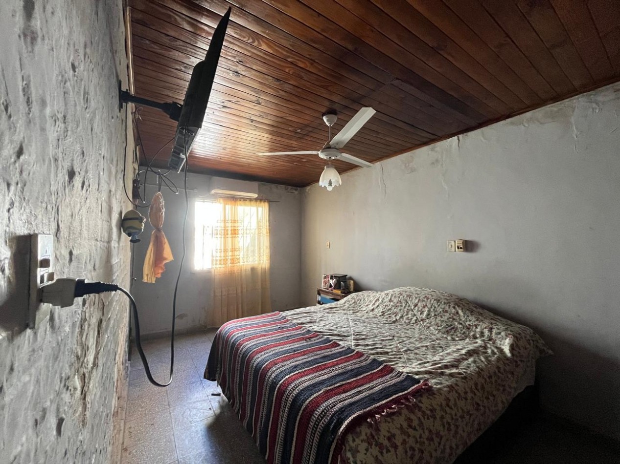 CASA + MONOAMBIENTE A LA VUELTA DE LAS 5 ESQUINAS UBICACION PRIVILEGIADA! OPORTUNIDAD UNICA! APTA A CREDITO!