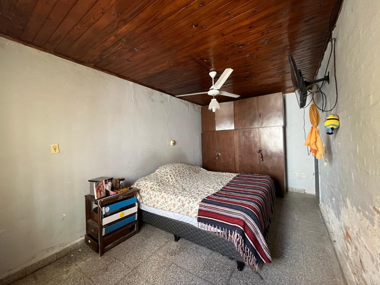 CASA + MONOAMBIENTE A LA VUELTA DE LAS 5 ESQUINAS UBICACION PRIVILEGIADA! OPORTUNIDAD UNICA! APTA A CREDITO!