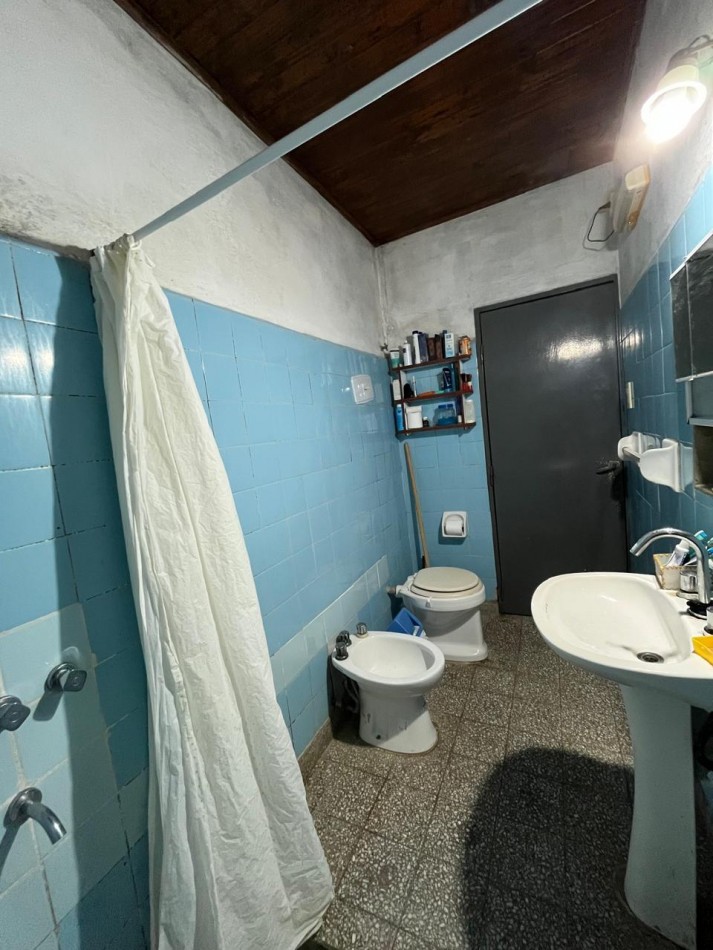 CASA + MONOAMBIENTE A LA VUELTA DE LAS 5 ESQUINAS UBICACION PRIVILEGIADA! OPORTUNIDAD UNICA! APTA A CREDITO!