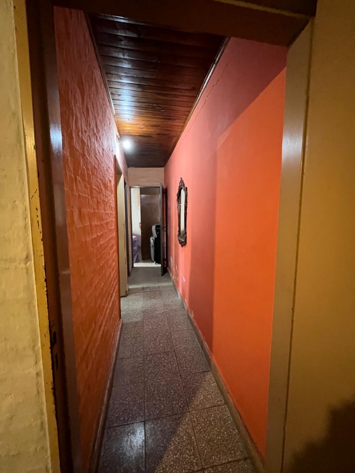 CASA + MONOAMBIENTE A LA VUELTA DE LAS 5 ESQUINAS UBICACION PRIVILEGIADA! OPORTUNIDAD UNICA! APTA A CREDITO!