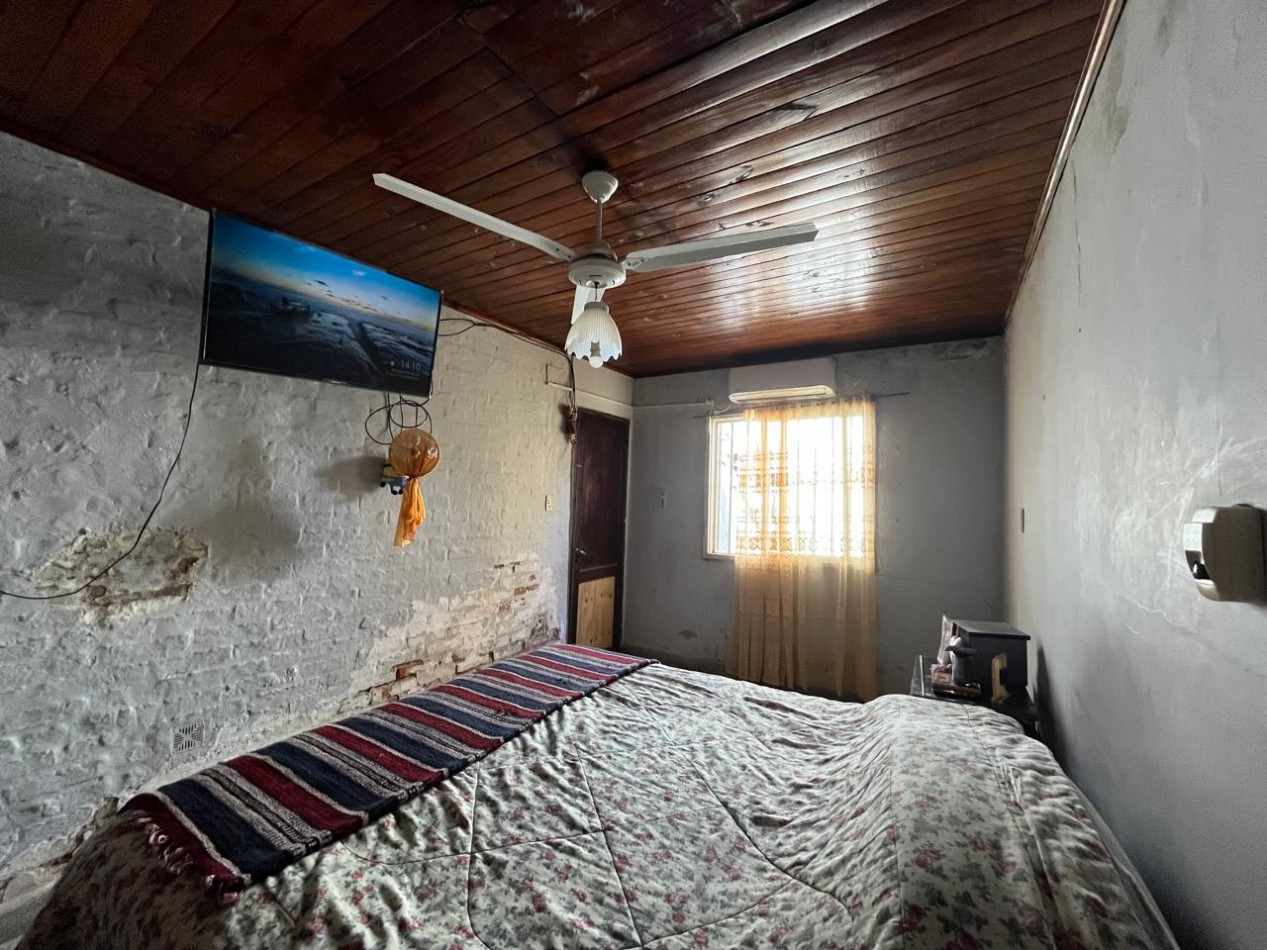 CASA + MONOAMBIENTE A LA VUELTA DE LAS 5 ESQUINAS UBICACION PRIVILEGIADA! OPORTUNIDAD UNICA! APTA A CREDITO!