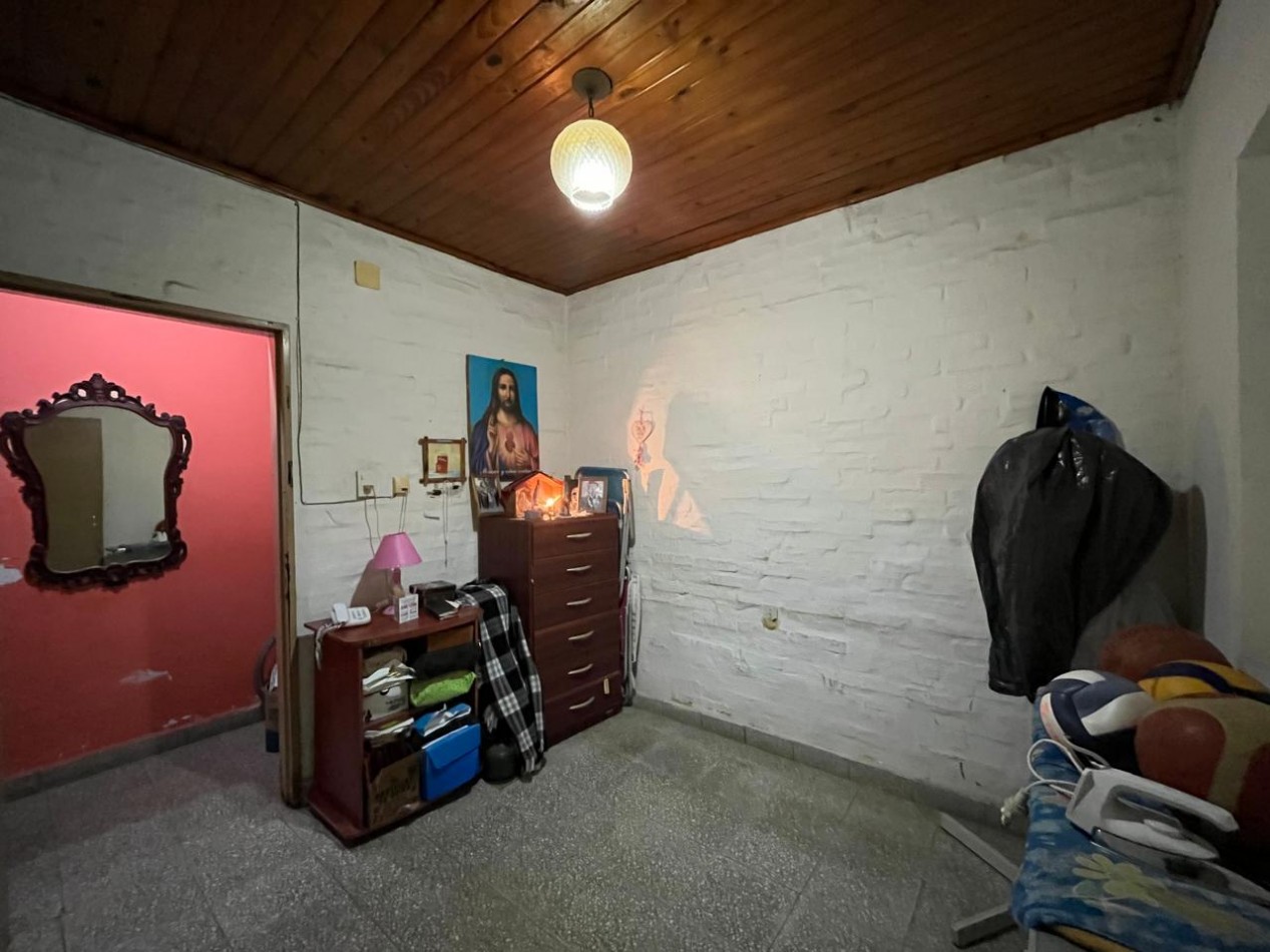 CASA + MONOAMBIENTE A LA VUELTA DE LAS 5 ESQUINAS UBICACION PRIVILEGIADA! OPORTUNIDAD UNICA! APTA A CREDITO!