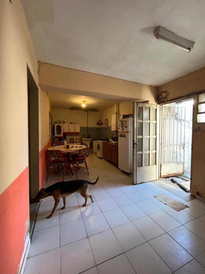 CASA + MONOAMBIENTE A LA VUELTA DE LAS 5 ESQUINAS UBICACION PRIVILEGIADA! OPORTUNIDAD UNICA! APTA A CREDITO!