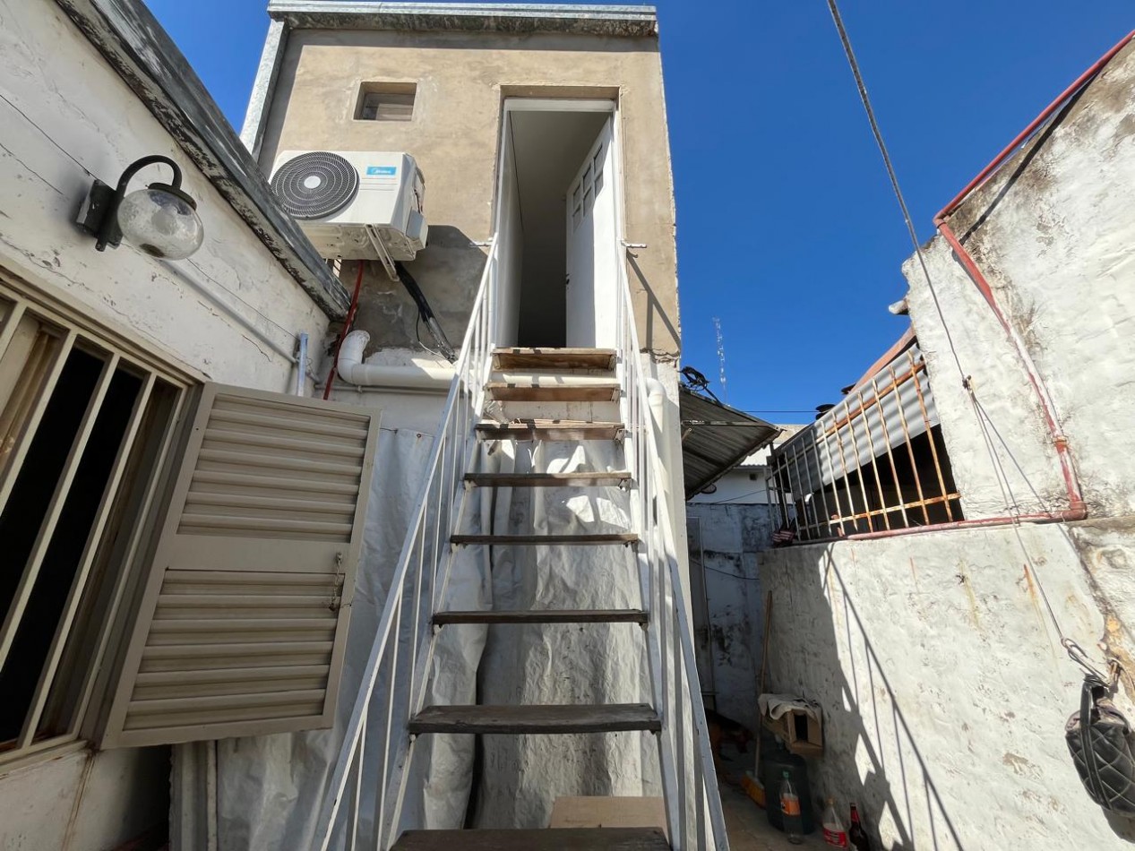 CASA + MONOAMBIENTE A LA VUELTA DE LAS 5 ESQUINAS UBICACION PRIVILEGIADA! OPORTUNIDAD UNICA! APTA A CREDITO!