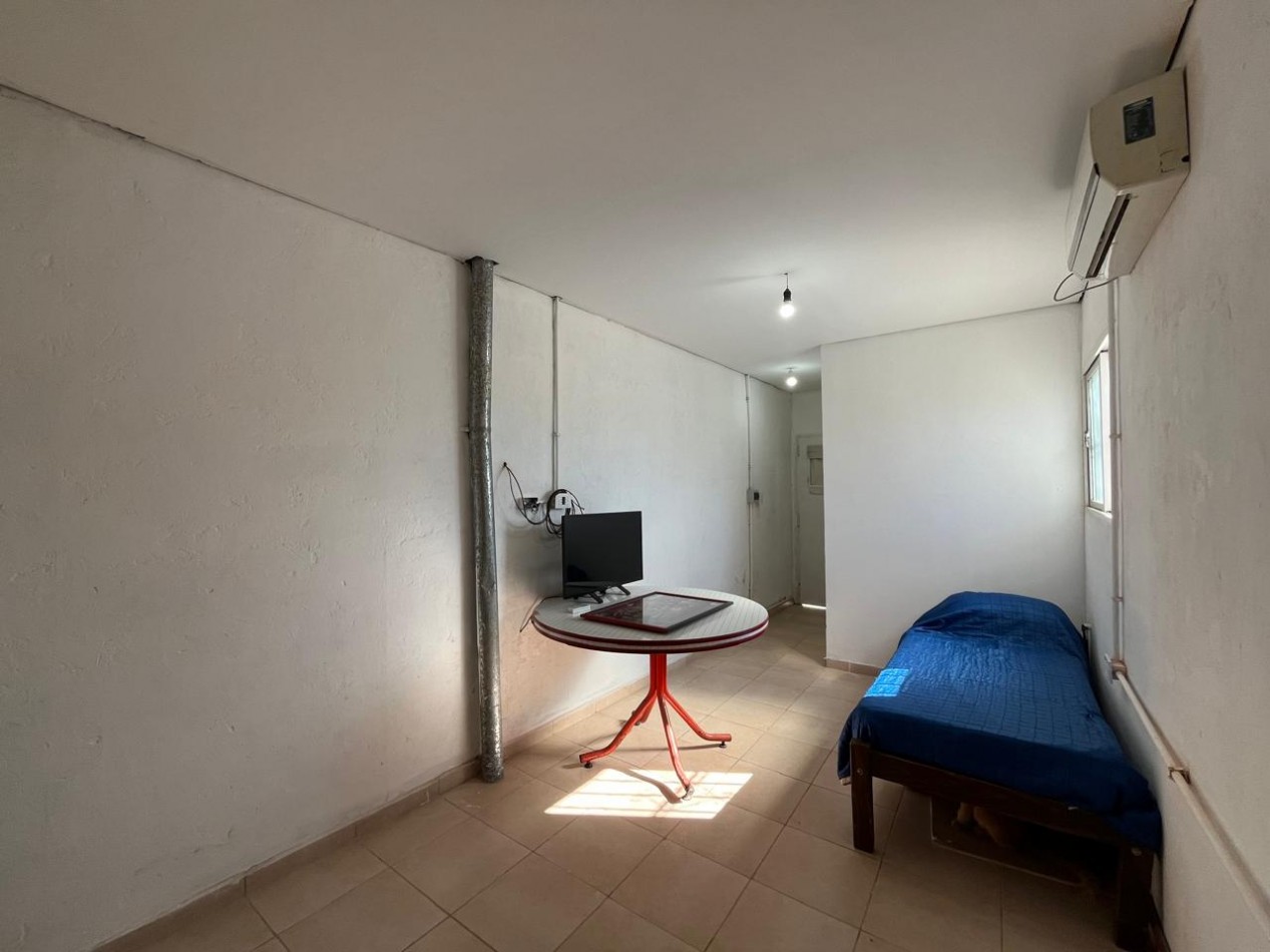 CASA + MONOAMBIENTE A LA VUELTA DE LAS 5 ESQUINAS UBICACION PRIVILEGIADA! OPORTUNIDAD UNICA! APTA A CREDITO!