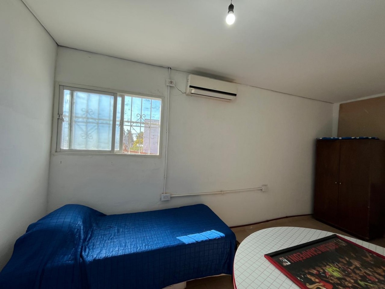 CASA + MONOAMBIENTE A LA VUELTA DE LAS 5 ESQUINAS UBICACION PRIVILEGIADA! OPORTUNIDAD UNICA! APTA A CREDITO!