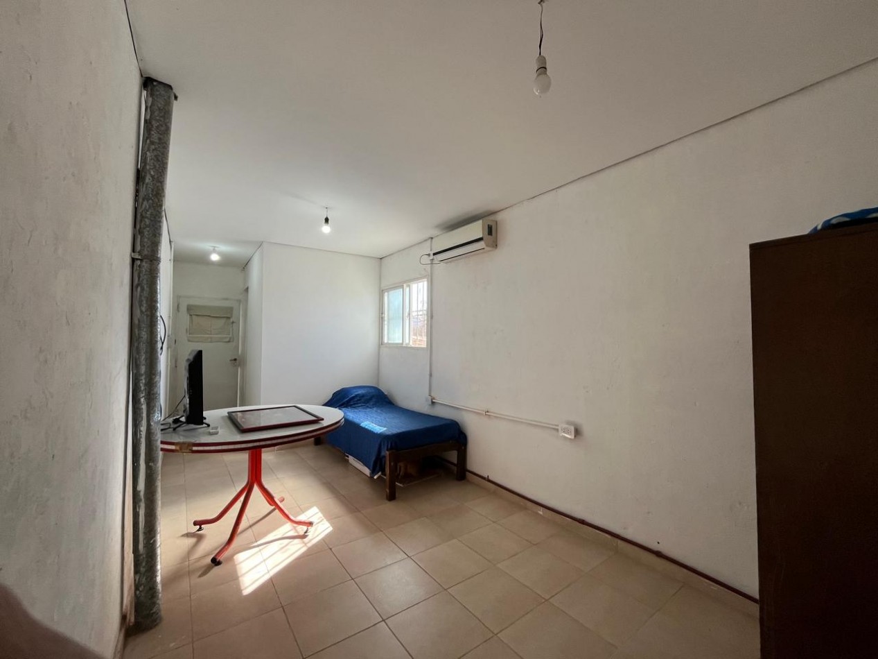 CASA + MONOAMBIENTE A LA VUELTA DE LAS 5 ESQUINAS UBICACION PRIVILEGIADA! OPORTUNIDAD UNICA! APTA A CREDITO!