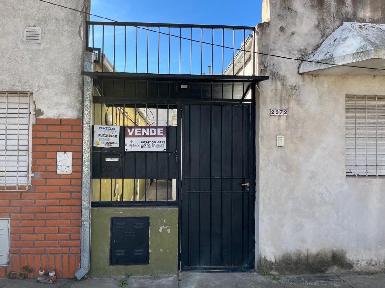 CASA + MONOAMBIENTE A LA VUELTA DE LAS 5 ESQUINAS UBICACION PRIVILEGIADA! OPORTUNIDAD UNICA! APTA A CREDITO!