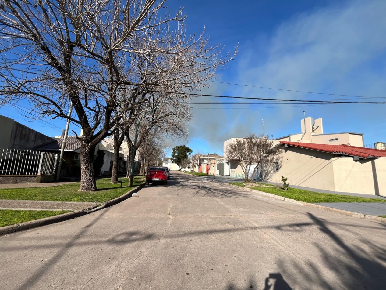 CASA + MONOAMBIENTE A LA VUELTA DE LAS 5 ESQUINAS UBICACION PRIVILEGIADA! OPORTUNIDAD UNICA! APTA A CREDITO!