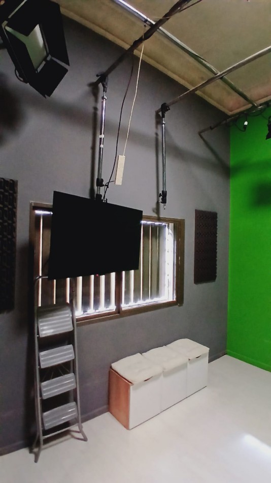 AMPLIO LOCAL A METROS DE LA PEATONAL, EVA PERON 2600