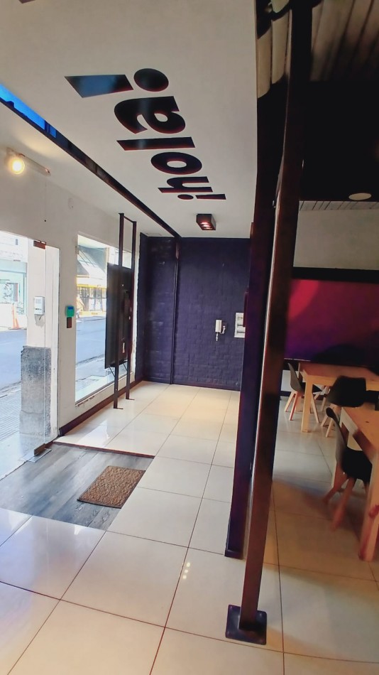 AMPLIO LOCAL A METROS DE LA PEATONAL, EVA PERON 2600