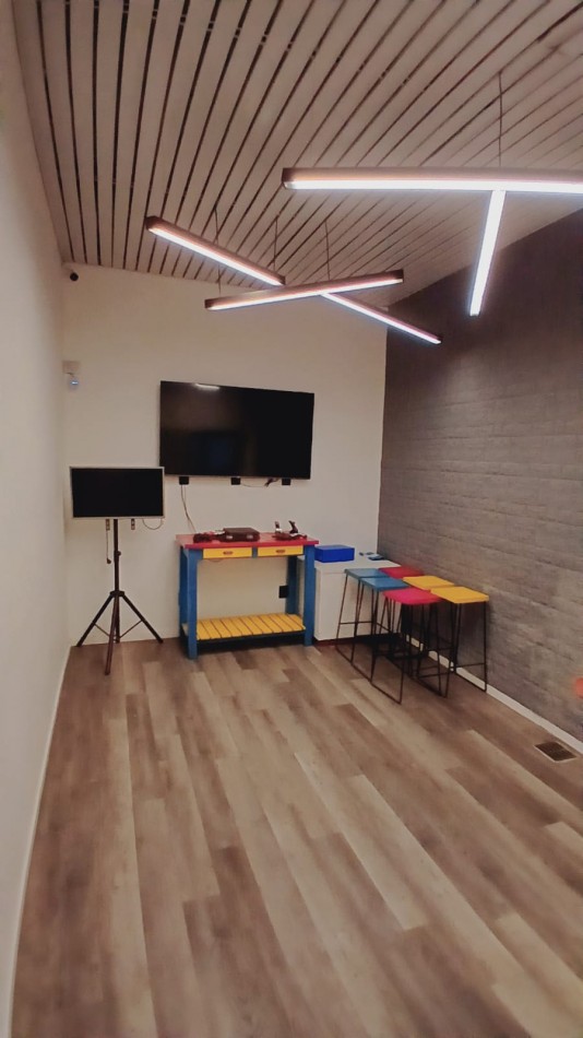 AMPLIO LOCAL A METROS DE LA PEATONAL, EVA PERON 2600