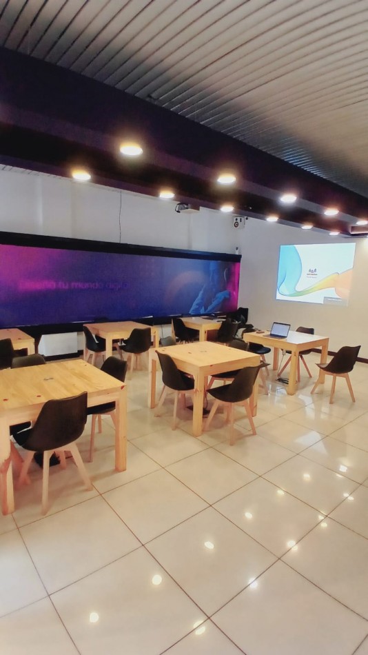 AMPLIO LOCAL A METROS DE LA PEATONAL, EVA PERON 2600