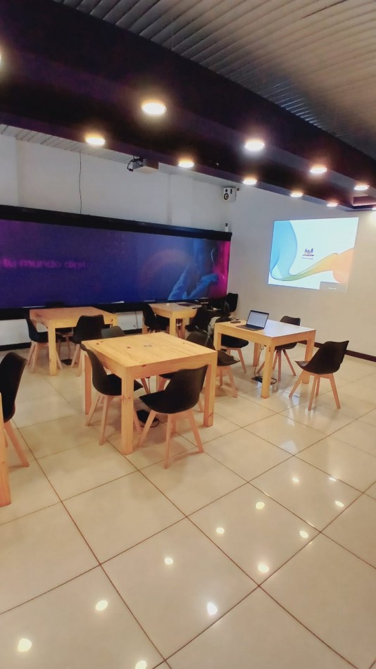 AMPLIO LOCAL A METROS DE LA PEATONAL, EVA PERON 2600