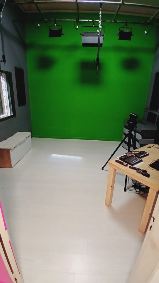 AMPLIO LOCAL A METROS DE LA PEATONAL, EVA PERON 2600