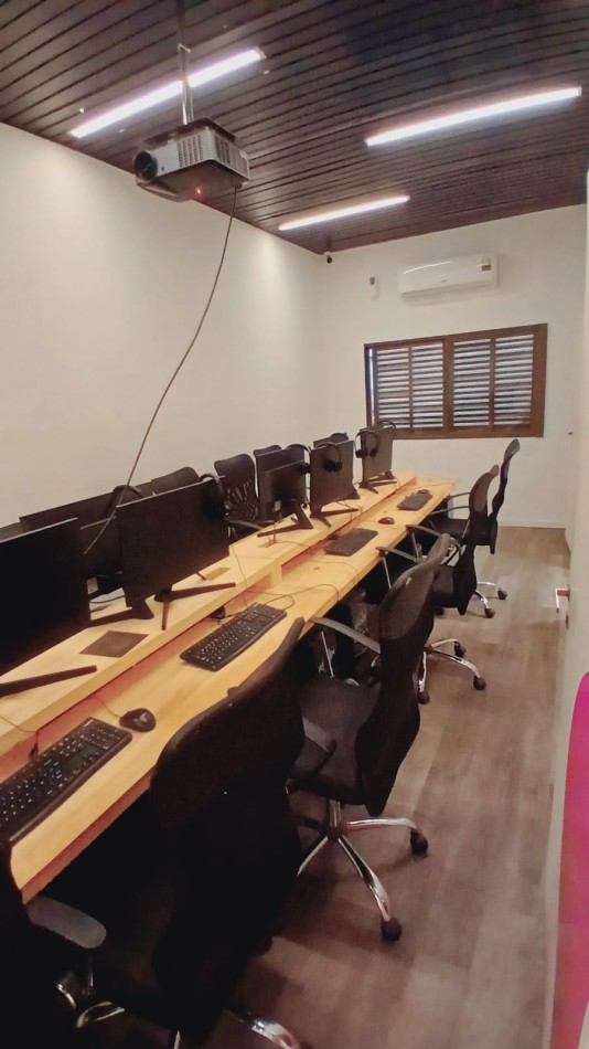 AMPLIO LOCAL A METROS DE LA PEATONAL, EVA PERON 2600