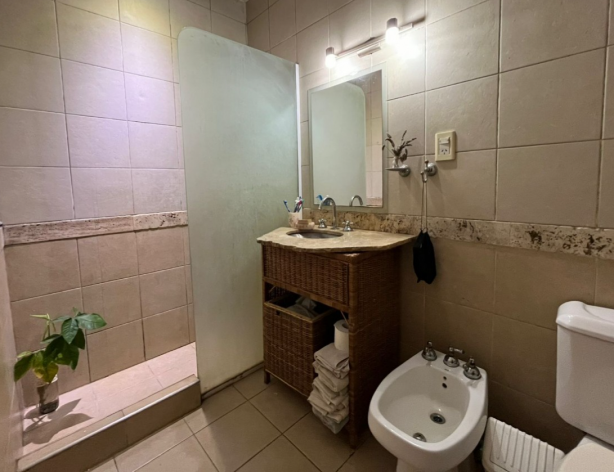 CASA CON ENORME PARQUIZADO VERDE ESPECTACULAR ESTADO !! ACEPTA ENTREGA Y FINANCIACION !! NO LA PIERDAS APURATE !!