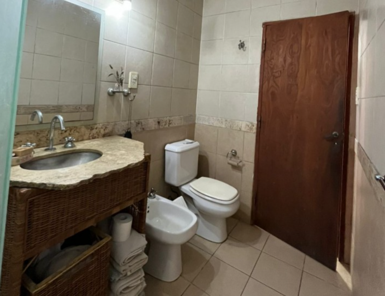 CASA CON ENORME PARQUIZADO VERDE ESPECTACULAR ESTADO !! ACEPTA ENTREGA Y FINANCIACION !! NO LA PIERDAS APURATE !!