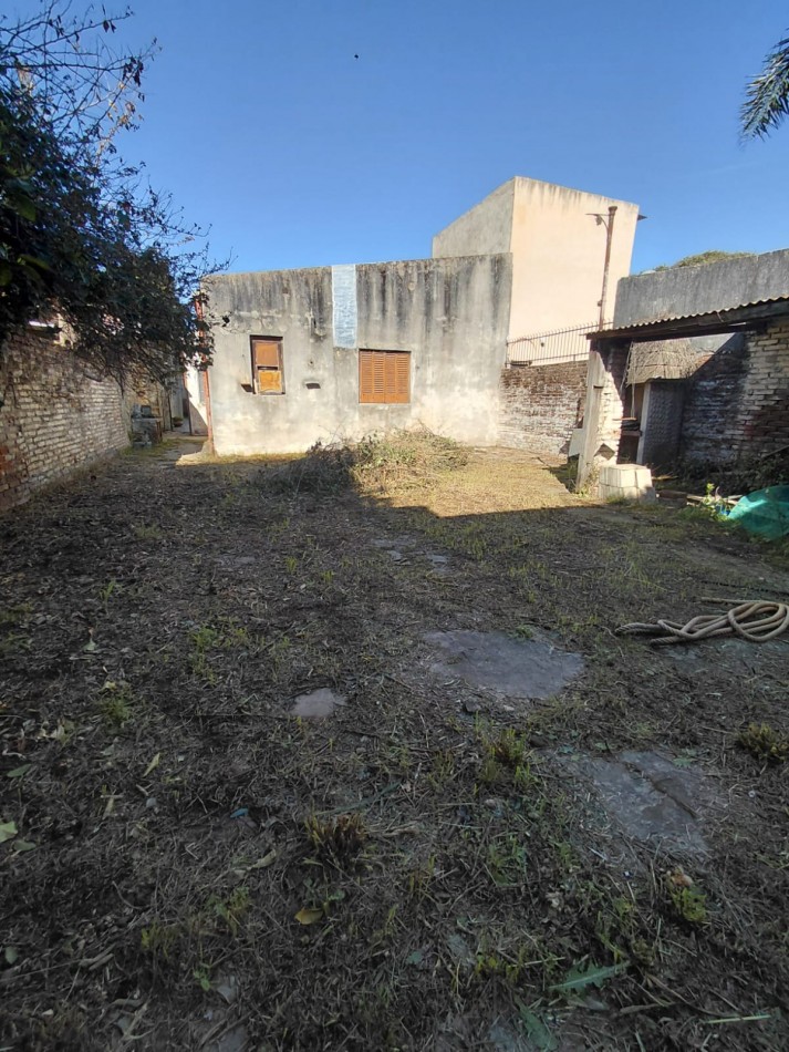 VENTA INTERNO A REFACCIONAR O DEMOLER EN JUNIN AL 3600