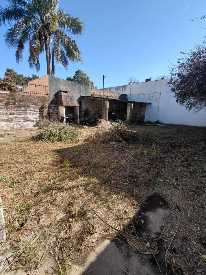 VENTA INTERNO A REFACCIONAR O DEMOLER EN JUNIN AL 3600