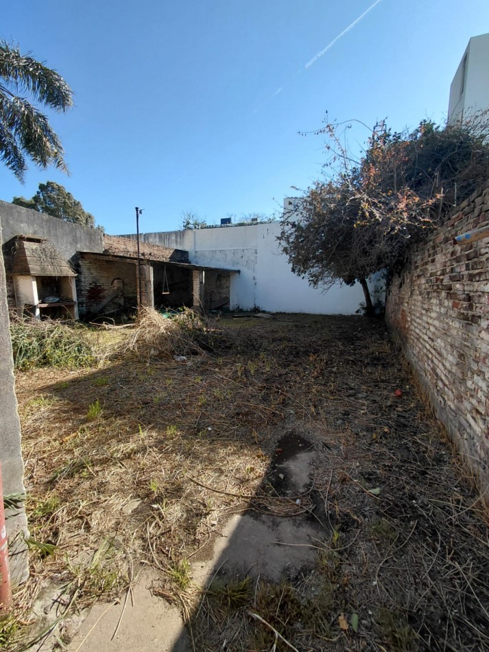 VENTA INTERNO A REFACCIONAR O DEMOLER EN JUNIN AL 3600