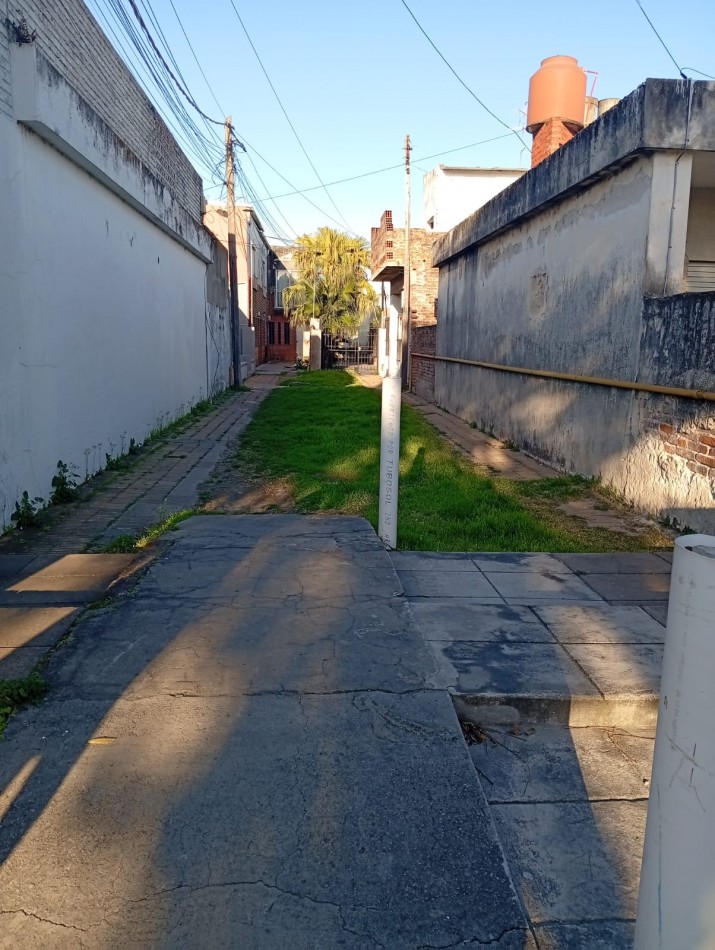 CASA INTERNA CON DEPARTAMENTO A REFACCIONAR  BARRIO SARGENTO CABRAL 