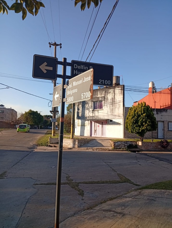 CASA INTERNA CON DEPARTAMENTO A REFACCIONAR  BARRIO SARGENTO CABRAL 