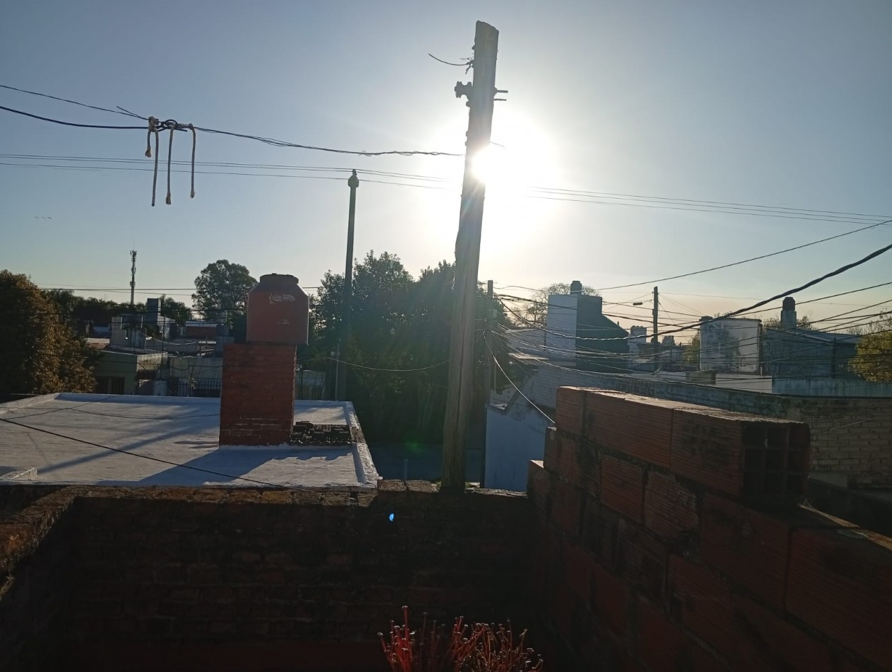 CASA INTERNA CON DEPARTAMENTO A REFACCIONAR  BARRIO SARGENTO CABRAL 