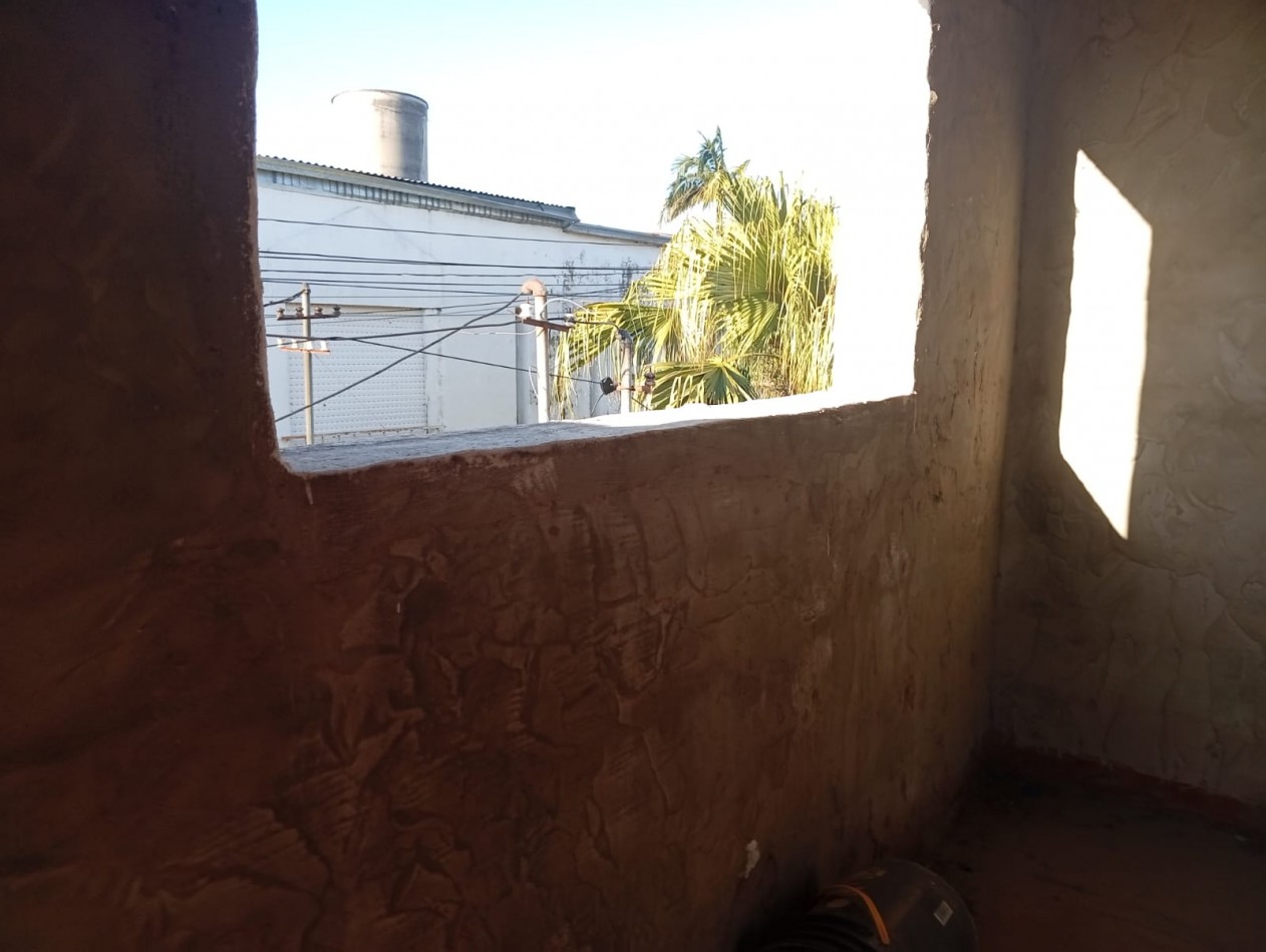 CASA INTERNA CON DEPARTAMENTO A REFACCIONAR  BARRIO SARGENTO CABRAL 