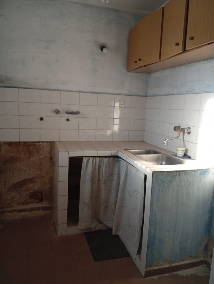 CASA INTERNA CON DEPARTAMENTO A REFACCIONAR  BARRIO SARGENTO CABRAL 