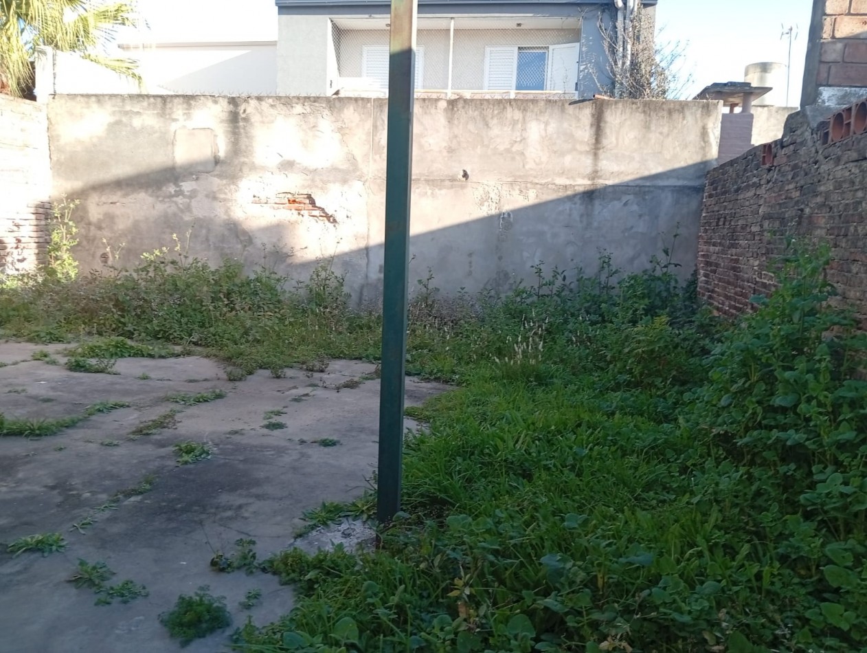 CASA INTERNA CON DEPARTAMENTO A REFACCIONAR  BARRIO SARGENTO CABRAL 