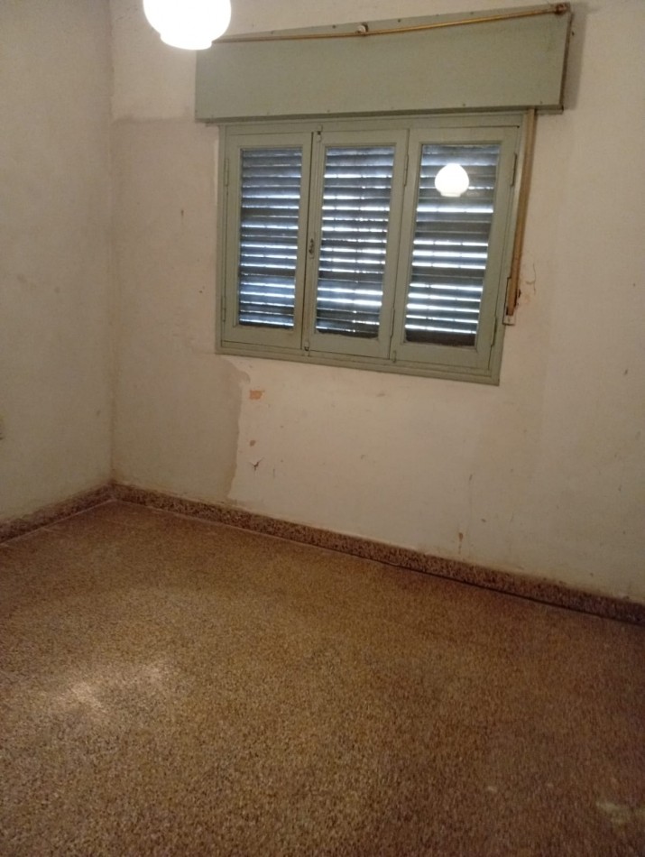 CASA INTERNA CON DEPARTAMENTO A REFACCIONAR  BARRIO SARGENTO CABRAL 