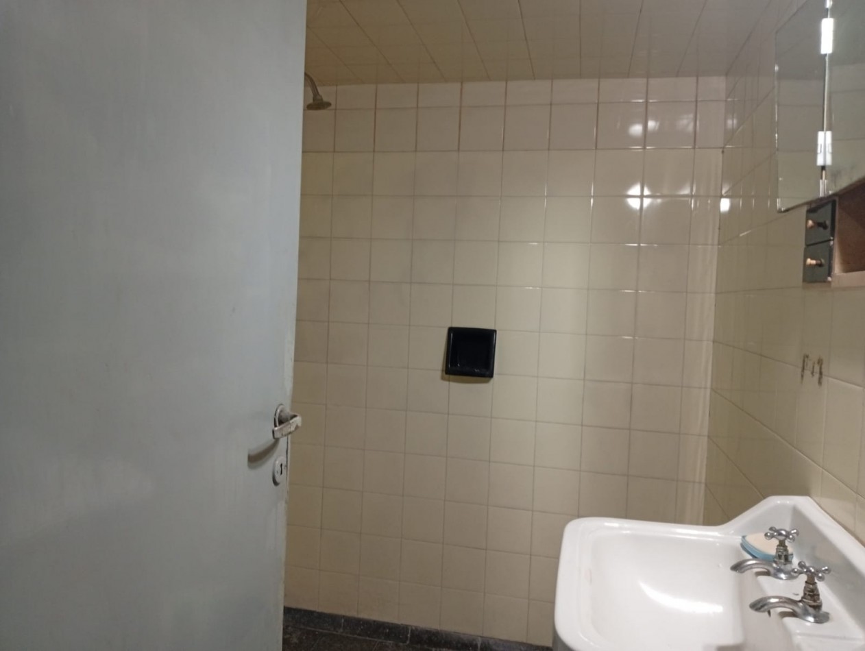 CASA INTERNA CON DEPARTAMENTO A REFACCIONAR  BARRIO SARGENTO CABRAL 