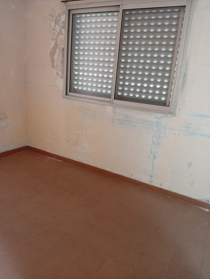 CASA INTERNA CON DEPARTAMENTO A REFACCIONAR  BARRIO SARGENTO CABRAL 