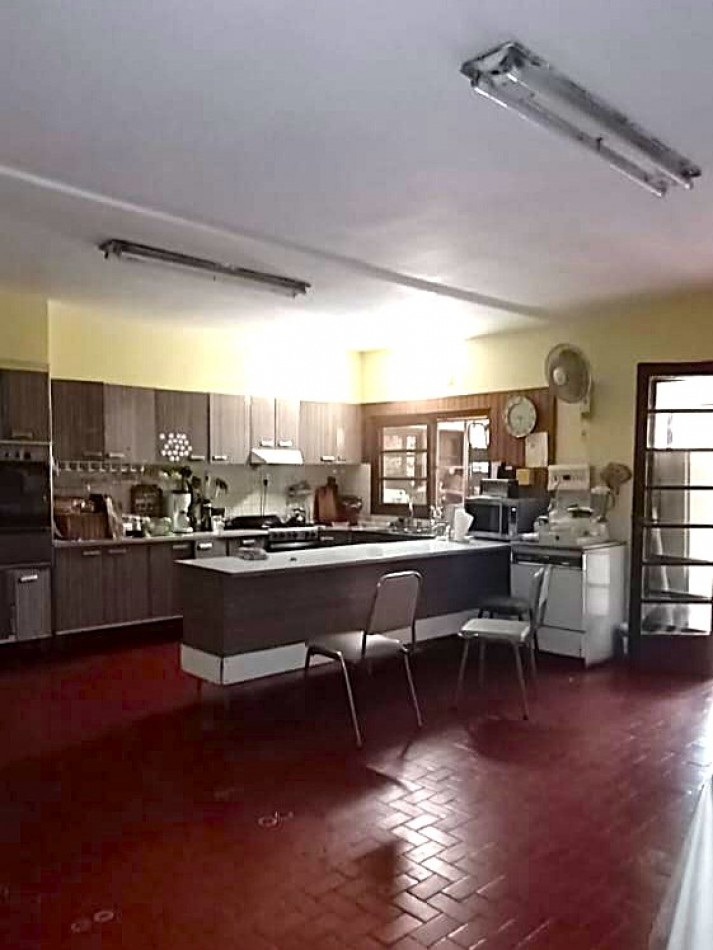 SE VENDE PROPIEDAD EN 4 DE ENERO 1864. EXCELENTE UBICACION.