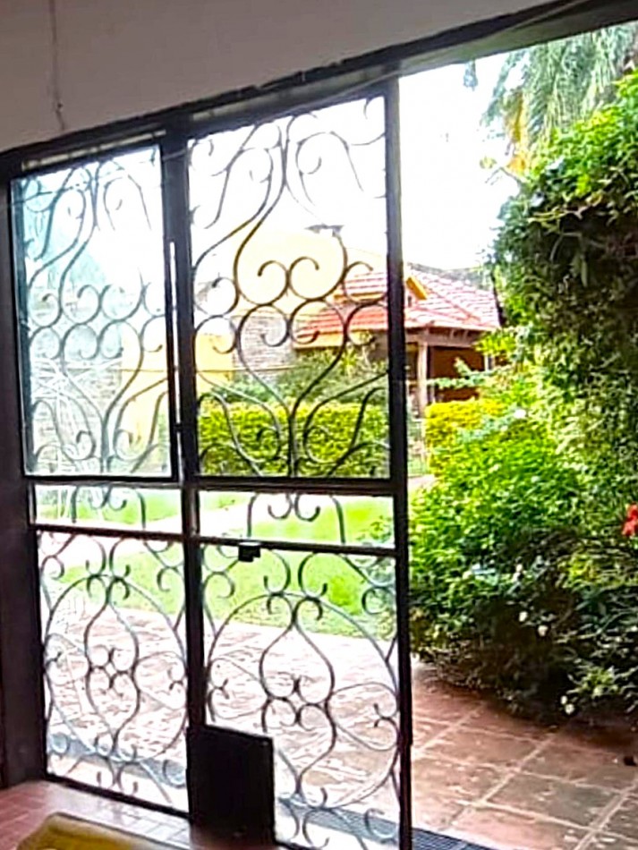 SE VENDE PROPIEDAD EN 4 DE ENERO 1864. EXCELENTE UBICACION.