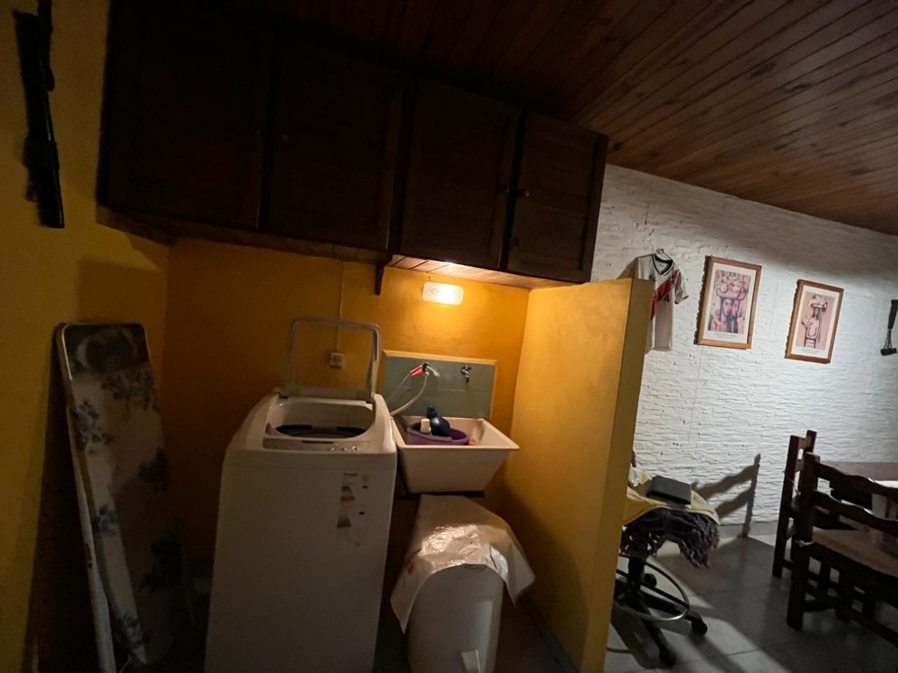 CASA + MONOAMBIENTE AMBOS EN IMPECABLE CONDICIONES !! OPORTUNIDAD DE INVERSION O PRIMERA VIVIENDA !!