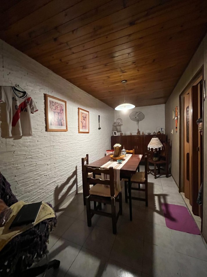 CASA + MONOAMBIENTE AMBOS EN IMPECABLE CONDICIONES !! OPORTUNIDAD DE INVERSION O PRIMERA VIVIENDA !!