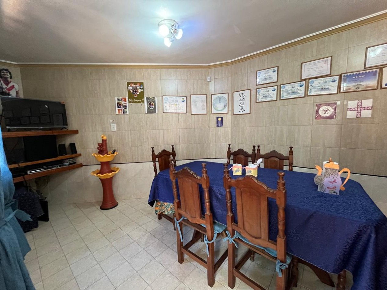 CASA + MONOAMBIENTE AMBOS EN IMPECABLE CONDICIONES !! OPORTUNIDAD DE INVERSION O PRIMERA VIVIENDA !!