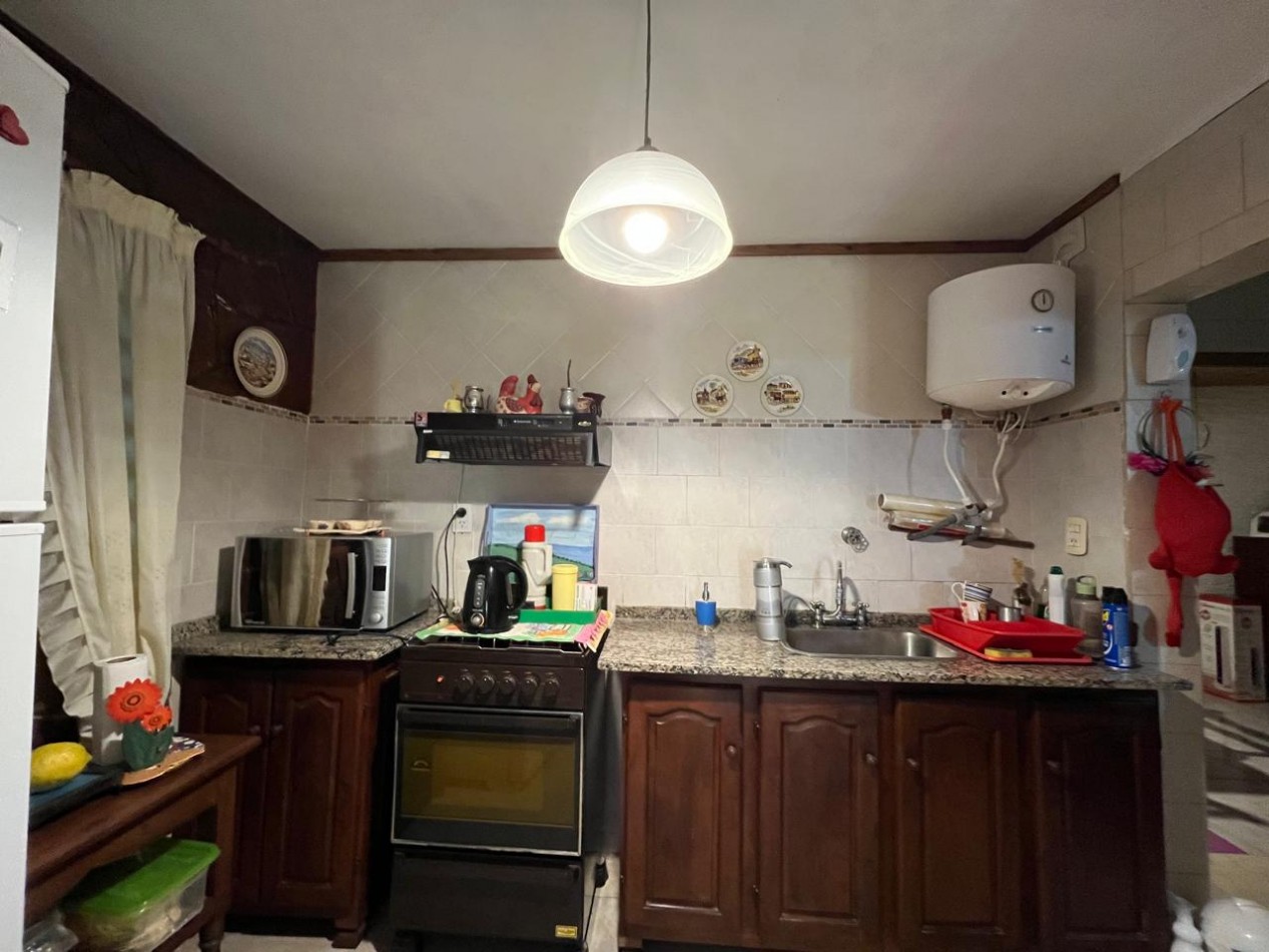 CASA + MONOAMBIENTE AMBOS EN IMPECABLE CONDICIONES !! OPORTUNIDAD DE INVERSION O PRIMERA VIVIENDA !!