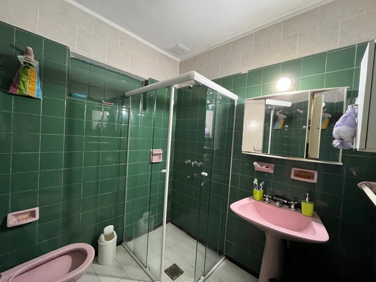 CASA + MONOAMBIENTE AMBOS EN IMPECABLE CONDICIONES !! OPORTUNIDAD DE INVERSION O PRIMERA VIVIENDA !!