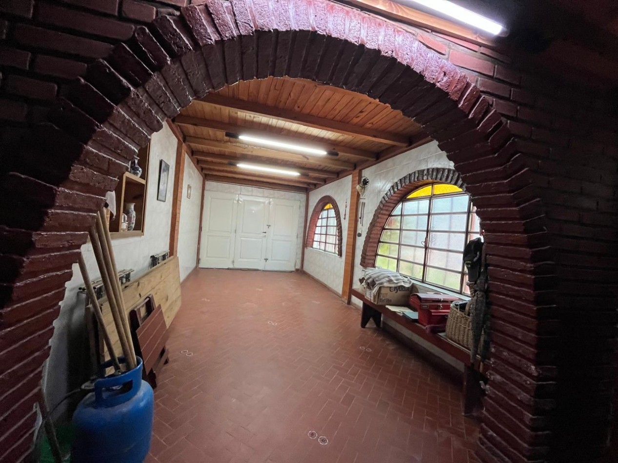 CASA + MONOAMBIENTE AMBOS EN IMPECABLE CONDICIONES !! OPORTUNIDAD DE INVERSION O PRIMERA VIVIENDA !!